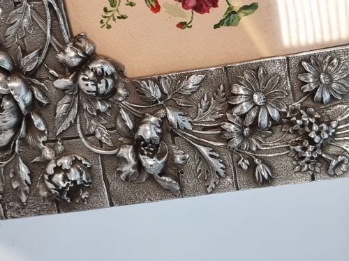 A FRENCH AESTHETIC MOVEMENT PEWTER FRAME WITH A FLORAL WATERCOLOUR PAINTING - ADDITIONAL PHOTO 5