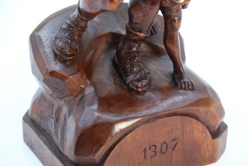 BLACK FOREST WALNUT CARVING OF WILLIAM TELL CIRCA 1900 - ADDITIONAL PHOTO 14