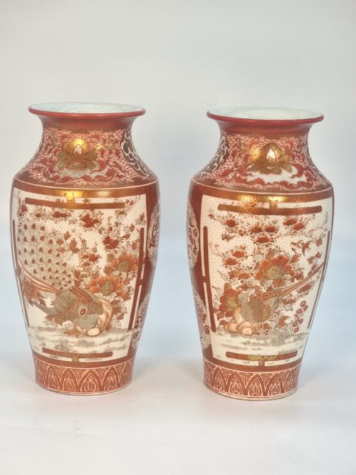 A LARGE PAIR OF JAPANESE KUTANI PORCELAIN VASES CIRCA 1890 - ADDITIONAL PHOTO 1