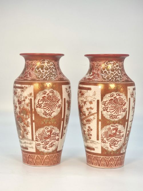 A LARGE PAIR OF JAPANESE KUTANI PORCELAIN VASES CIRCA 1890 - ADDITIONAL PHOTO 2
