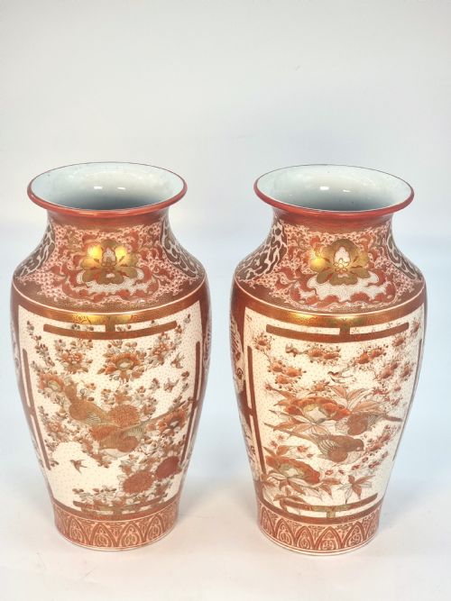 A LARGE PAIR OF JAPANESE KUTANI PORCELAIN VASES CIRCA 1890 - ADDITIONAL PHOTO 5