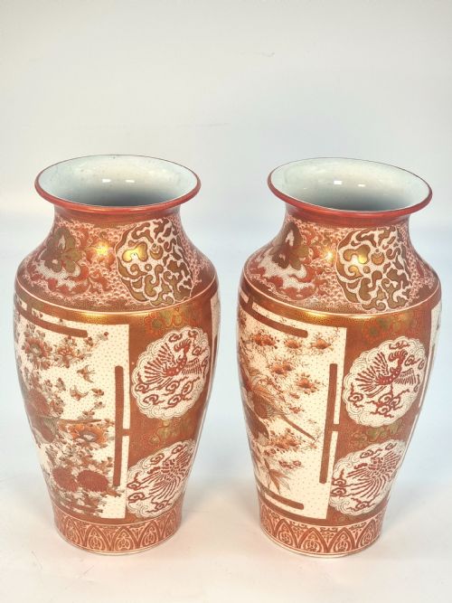 A LARGE PAIR OF JAPANESE KUTANI PORCELAIN VASES CIRCA 1890 - ADDITIONAL PHOTO 6