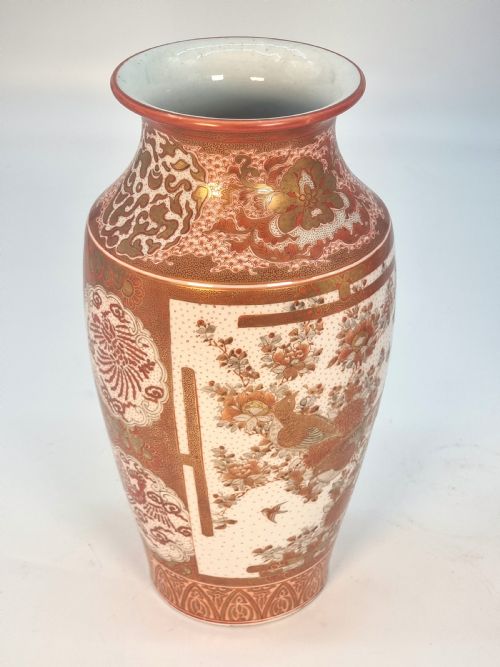A LARGE PAIR OF JAPANESE KUTANI PORCELAIN VASES CIRCA 1890 - ADDITIONAL PHOTO 12