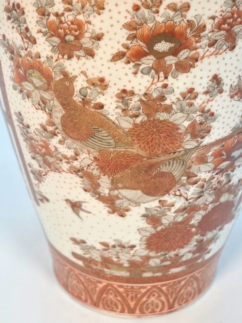 A LARGE PAIR OF JAPANESE KUTANI PORCELAIN VASES CIRCA 1890 - ADDITIONAL PHOTO 18