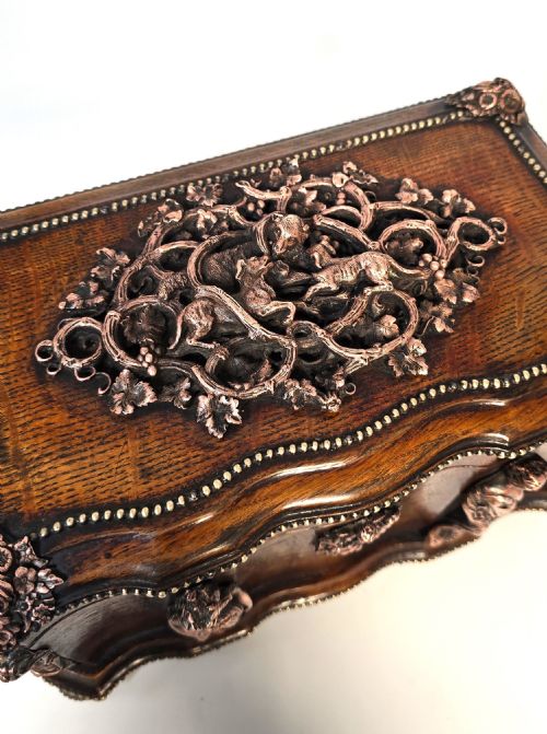 A FRENCH TEA CADDY BY TAHAN OF PARIS MADE FROM OAK CIRCA 1880 - ADDITIONAL PHOTO 1