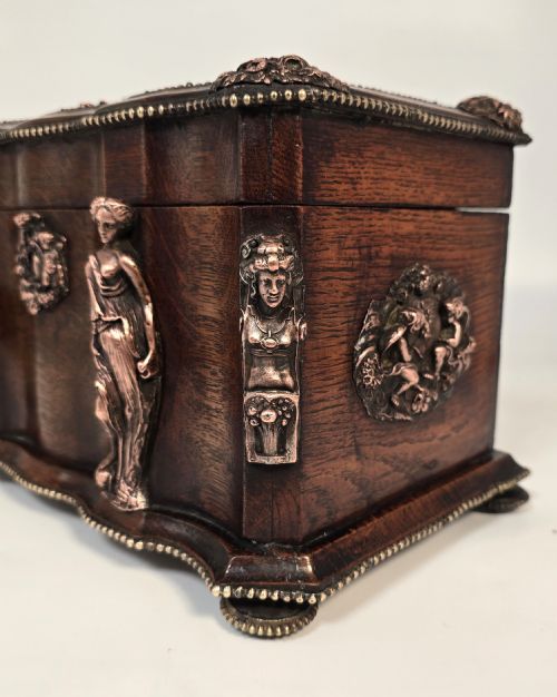 A FRENCH TEA CADDY BY TAHAN OF PARIS MADE FROM OAK CIRCA 1880 - ADDITIONAL PHOTO 8
