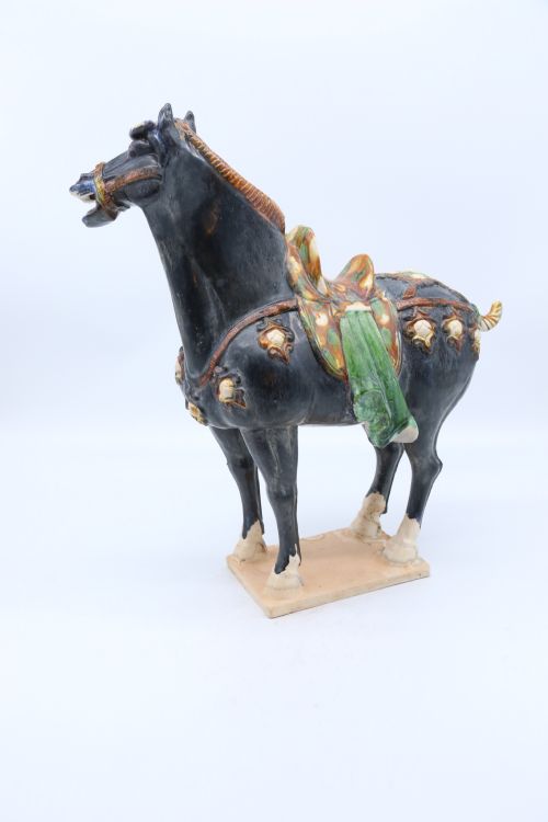 A CHINESE TANG DYNASTY STYLE SANCAI GLAZED POTTERY HORSE - ADDITIONAL PHOTO 8