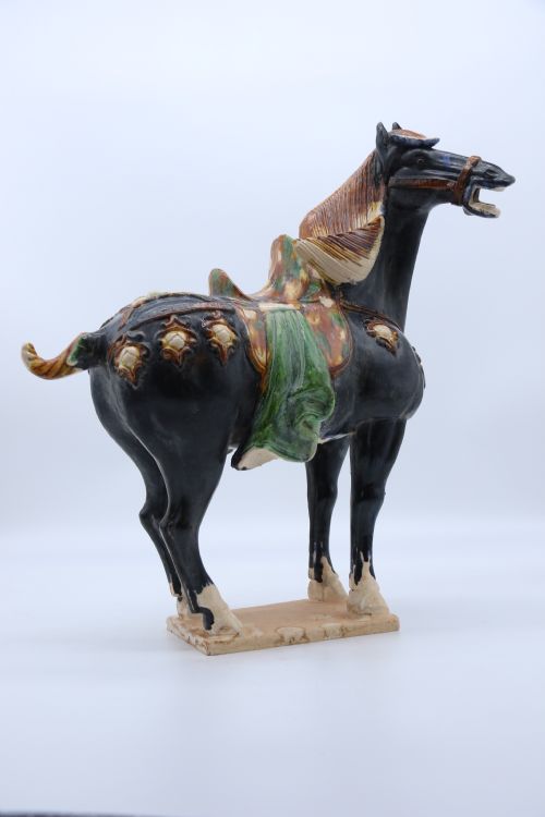 A CHINESE TANG DYNASTY STYLE SANCAI GLAZED POTTERY HORSE - ADDITIONAL PHOTO 13
