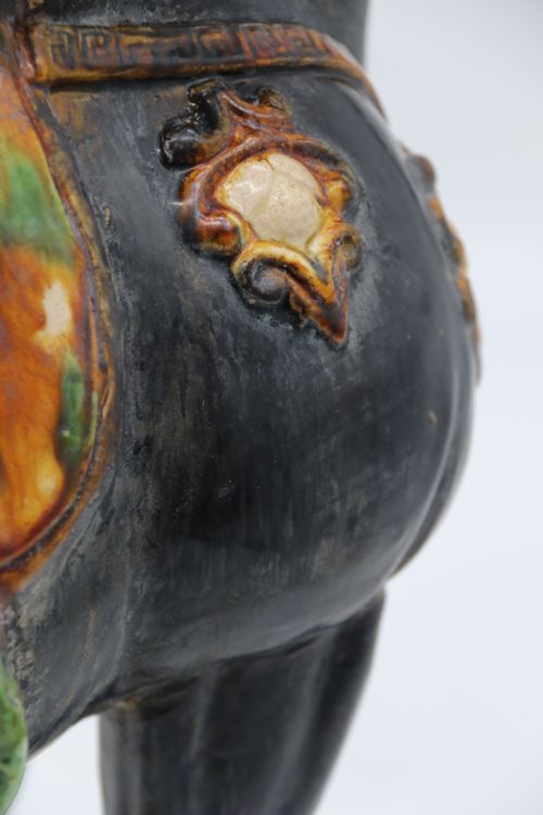 A CHINESE TANG DYNASTY STYLE SANCAI GLAZED POTTERY HORSE - ADDITIONAL PHOTO 16