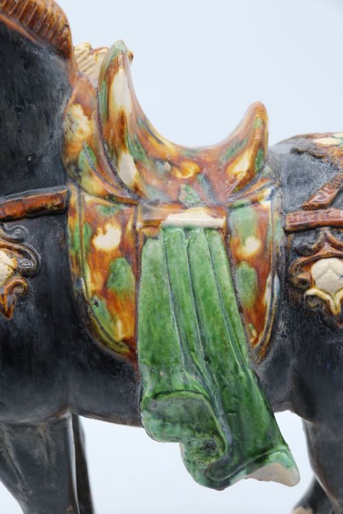 A CHINESE TANG DYNASTY STYLE SANCAI GLAZED POTTERY HORSE - ADDITIONAL PHOTO 18