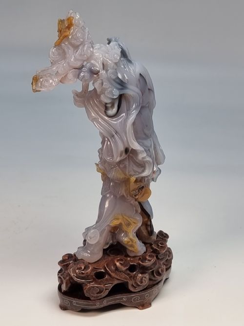 A CHINESE HAND CARVED AGATE HARDSTONE FIGURE GROUP CIRCA 1930 - ADDITIONAL PHOTO 5