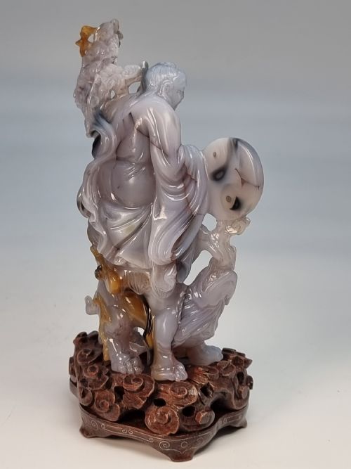 A CHINESE HAND CARVED AGATE HARDSTONE FIGURE GROUP CIRCA 1930 - ADDITIONAL PHOTO 7