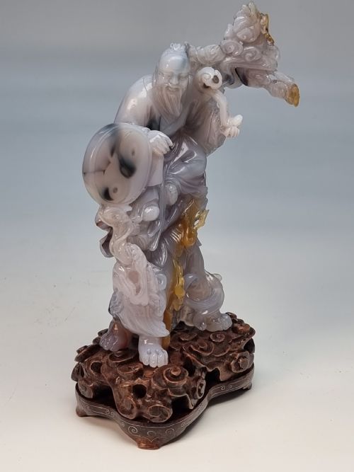 A CHINESE HAND CARVED AGATE HARDSTONE FIGURE GROUP CIRCA 1930 - ADDITIONAL PHOTO 9