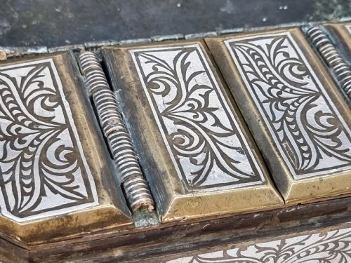A MINDANAO SILVER INLAID BRONZE BETAL BOX MID TO LATE 19TH CENTURY - ADDITIONAL PHOTO 25
