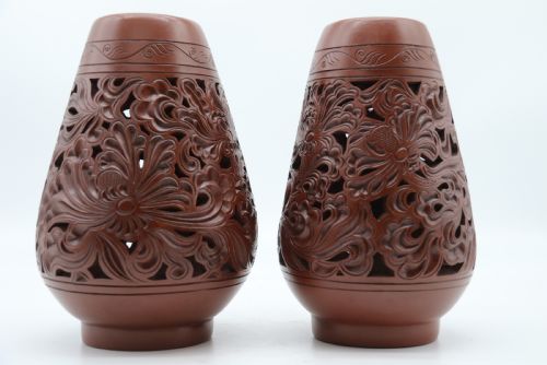CHINESE YIXING RETICULATED 19TH CENTURY PAIR OF POTTERY VASES - ADDITIONAL PHOTO 20