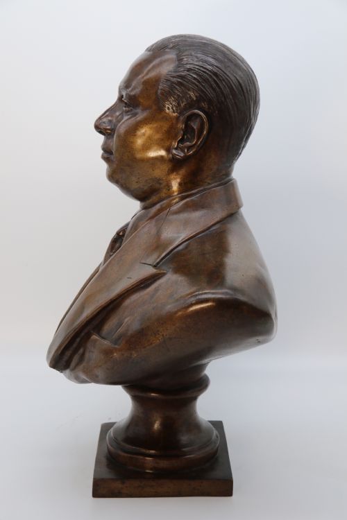 ANTIQUE BRONZE BUST OF A 1920S SOUTH AMERICAN MAN 63CM HIGH - ADDITIONAL PHOTO 7