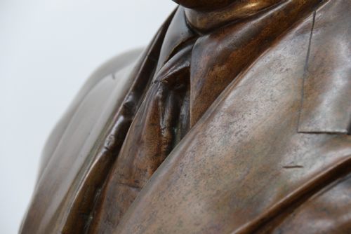 ANTIQUE BRONZE BUST OF A 1920S SOUTH AMERICAN MAN 63CM HIGH - ADDITIONAL PHOTO 9