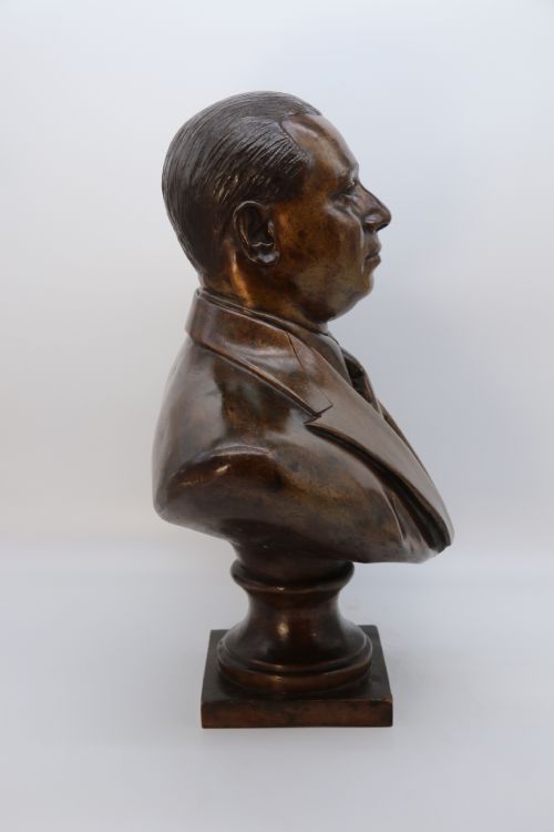 ANTIQUE BRONZE BUST OF A 1920S SOUTH AMERICAN MAN 63CM HIGH - ADDITIONAL PHOTO 12