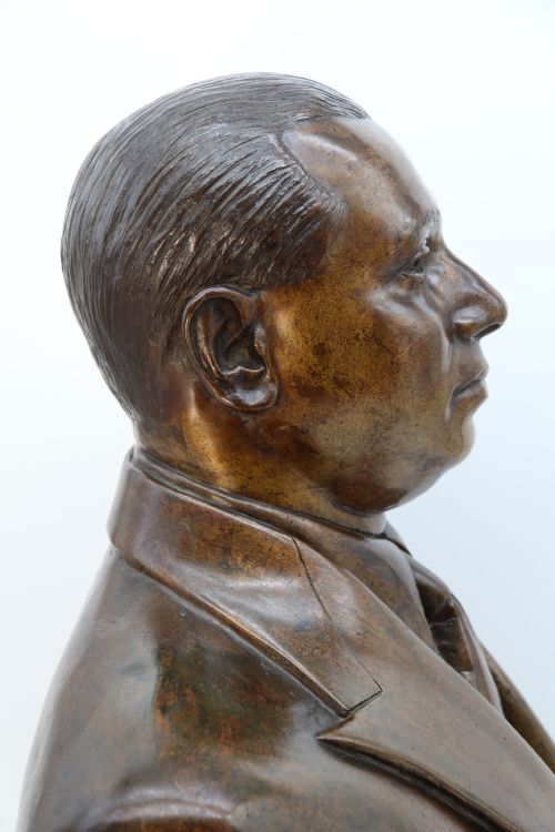ANTIQUE BRONZE BUST OF A 1920S SOUTH AMERICAN MAN 63CM HIGH - ADDITIONAL PHOTO 13
