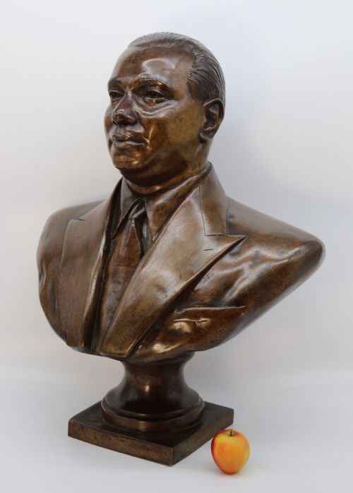 ANTIQUE BRONZE BUST OF A 1920S SOUTH AMERICAN MAN 63CM HIGH - ADDITIONAL PHOTO 21