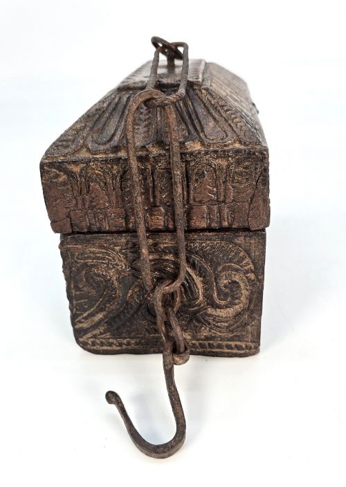 18TH CENTURY INDIAN CARVED TEAK SPICE BOX CIRCA 1790 - ADDITIONAL PHOTO 1