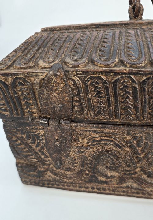 18TH CENTURY INDIAN CARVED TEAK SPICE BOX CIRCA 1790 - ADDITIONAL PHOTO 11