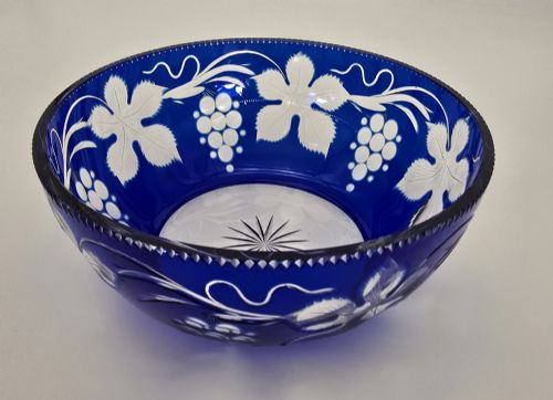 A LARGE ANTIQUE BOHEMIAN COBALT BLUE AND CLEAR GLASS BOWL - ADDITIONAL PHOTO 3