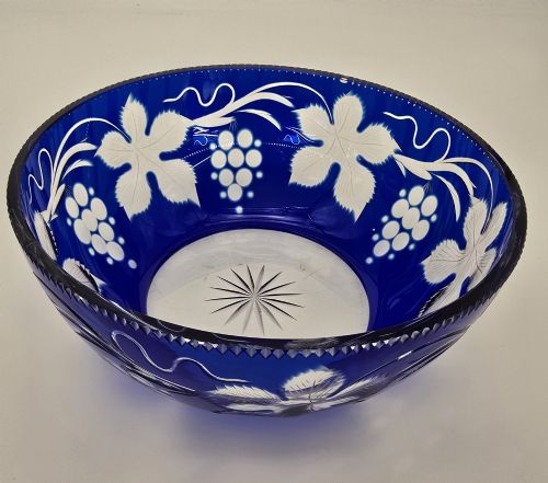 A LARGE ANTIQUE BOHEMIAN COBALT BLUE AND CLEAR GLASS BOWL - ADDITIONAL PHOTO 6
