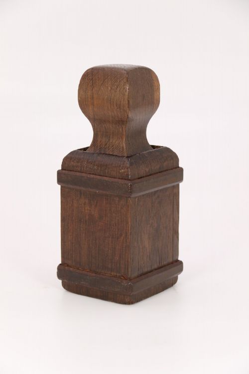A 17TH18TH CENTURY ENGLISH APOTHECARYS OAK AND WROUGHT IRON MOUNTED CRUSHER - ADDITIONAL PHOTO 10