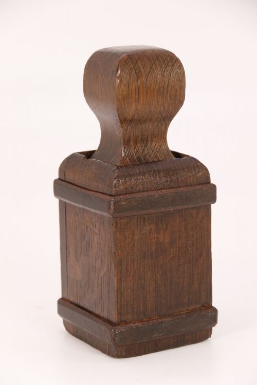 A 17TH18TH CENTURY ENGLISH APOTHECARYS OAK AND WROUGHT IRON MOUNTED CRUSHER - ADDITIONAL PHOTO 12