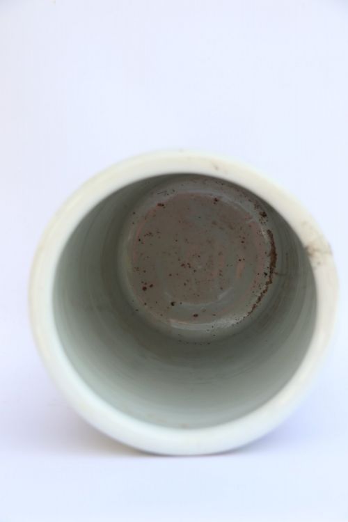 A LARGE CHINESE FAMILLE NOIRE PORCELAIN VASE AND ORIGINAL HARDWOOD STAND - ADDITIONAL PHOTO 8