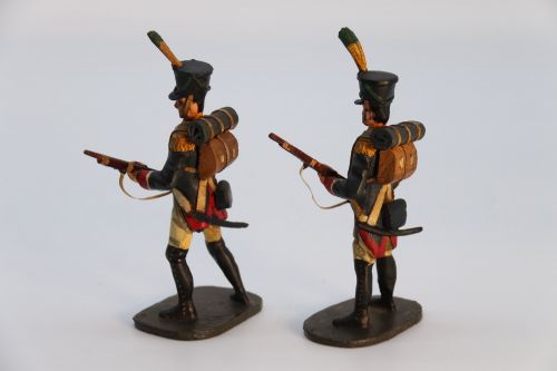 A GROUP OF TEN HAND CARVED AND PAINTED WOODEN NAPOLEONIC SOLDIER FIGURES - ADDITIONAL PHOTO 4