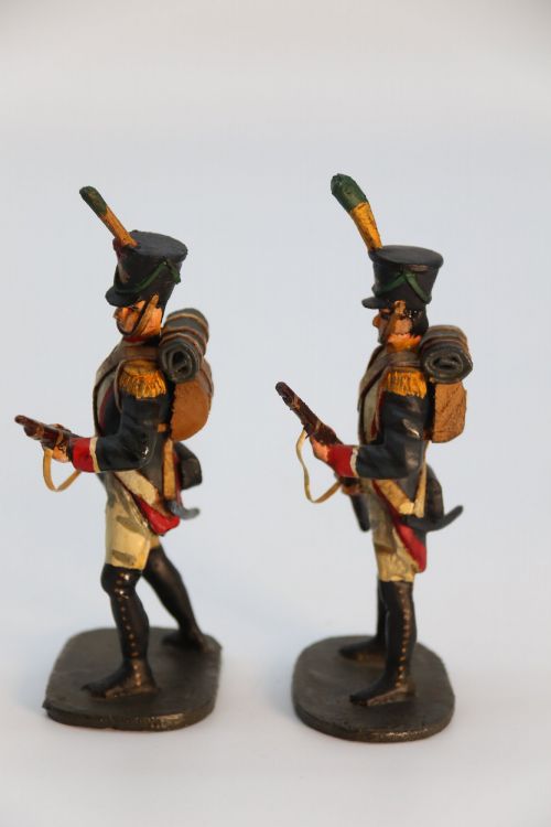A GROUP OF TEN HAND CARVED AND PAINTED WOODEN NAPOLEONIC SOLDIER FIGURES - ADDITIONAL PHOTO 5