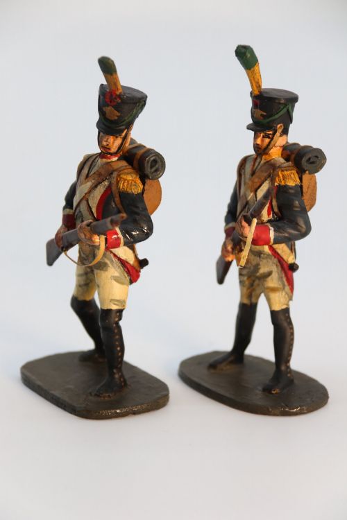 A GROUP OF TEN HAND CARVED AND PAINTED WOODEN NAPOLEONIC SOLDIER FIGURES - ADDITIONAL PHOTO 6