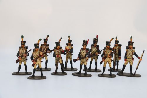 A GROUP OF TEN HAND CARVED AND PAINTED WOODEN NAPOLEONIC SOLDIER FIGURES - ADDITIONAL PHOTO 9