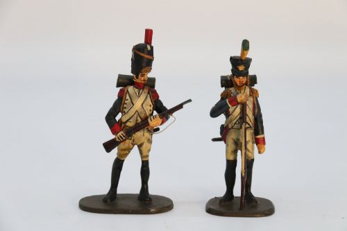 A GROUP OF TEN HAND CARVED AND PAINTED WOODEN NAPOLEONIC SOLDIER FIGURES - ADDITIONAL PHOTO 11