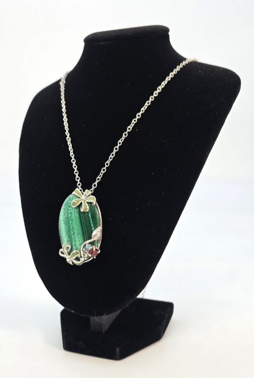 A PENDANT NECKLACE MADE FROM MALACHITE SILVER AND ENAMEL CIRCA 1950 - ADDITIONAL PHOTO 1