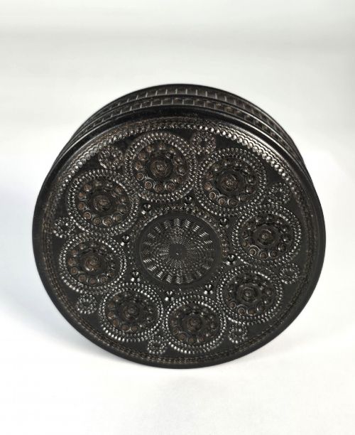 19TH CENTURY EBONY ENGINE TURNED SNUFF BOX - ADDITIONAL PHOTO 2