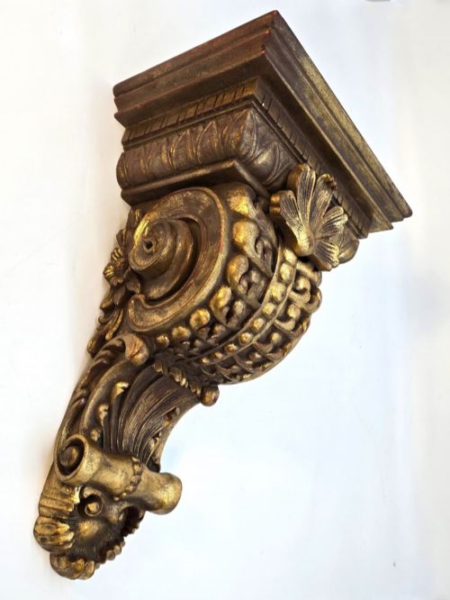 A PAIR OF CARVED GILTWOOD ITALIAN WALL BRACKETS CIRCA 1920 DATE - ADDITIONAL PHOTO 2