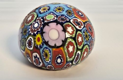 A RARE AND BEAUTIFUL MILLEFIORI GLASS PAPERWEIGHT - ADDITIONAL PHOTO 5