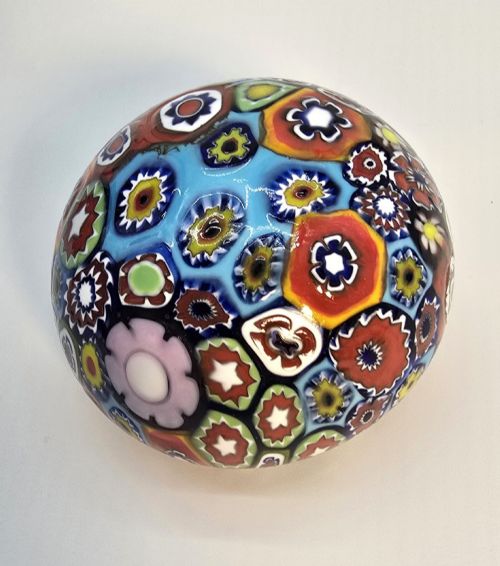 A RARE AND BEAUTIFUL MILLEFIORI GLASS PAPERWEIGHT - ADDITIONAL PHOTO 6