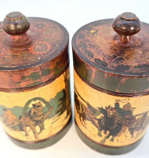 A PAIR OF TREEN RUSSIAN TOBACCO CONTAINERS WITH CARVED AND PAINTED DECORATION CIRCA 1890 - ADDITIONAL PHOTO 8