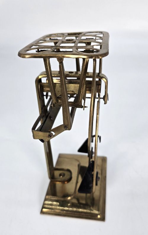 A STYLISH AND RARE SET OF BRASS POSTAL SCALES CIRCA 1910 - ADDITIONAL PHOTO 3
