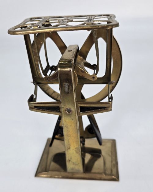 A STYLISH AND RARE SET OF BRASS POSTAL SCALES CIRCA 1910 - ADDITIONAL PHOTO 5