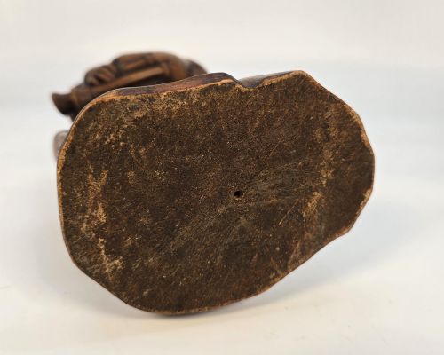 A BLACK FOREST LIMEWOOD CARVED FIGURE OF A MEDIEVAL YOUNG MAN PLAYING SWISS BAGPIPES - ADDITIONAL PHOTO 12