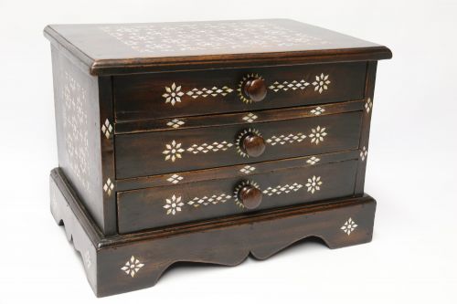 ANTIQUE INLAID HARDWOOD ANGLO INDIAN COLLECTORS CHEST CIRCA 1920