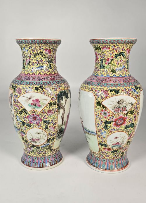 A PAIR OF CHINESE REPUBLICAN PERIOD PORCELAIN VASES CIRCA 1930 - ADDITIONAL PHOTO 5