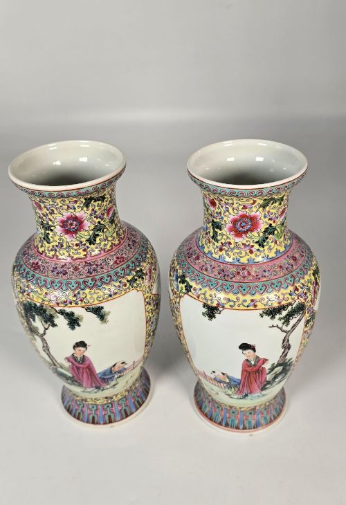 A PAIR OF CHINESE REPUBLICAN PERIOD PORCELAIN VASES CIRCA 1930 - ADDITIONAL PHOTO 7