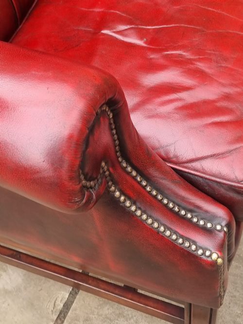 LARGE GEORGE III STYLE LEATHER WING ARMCHAIR C1930 - ADDITIONAL PHOTO 9
