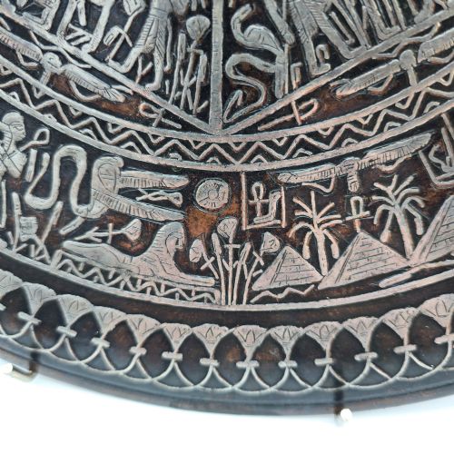 A LARGE AND FINELY DECORATED EGYPTIAN CAIRO WARE WALL CHARGER CIRCA 1900 - ADDITIONAL PHOTO 4